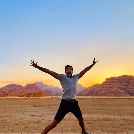 Saleem With Jeep Tour Lägenhet Wadi Rum Exteriör bild