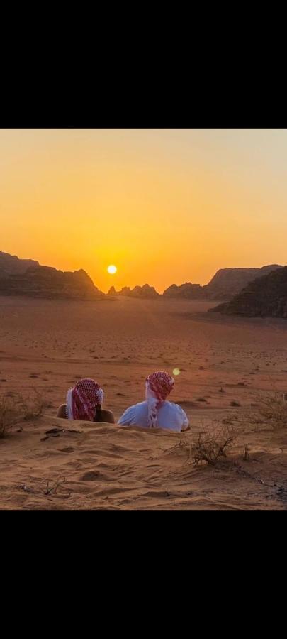 Saleem With Jeep Tour Lägenhet Wadi Rum Exteriör bild