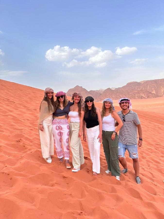 Saleem With Jeep Tour Lägenhet Wadi Rum Exteriör bild