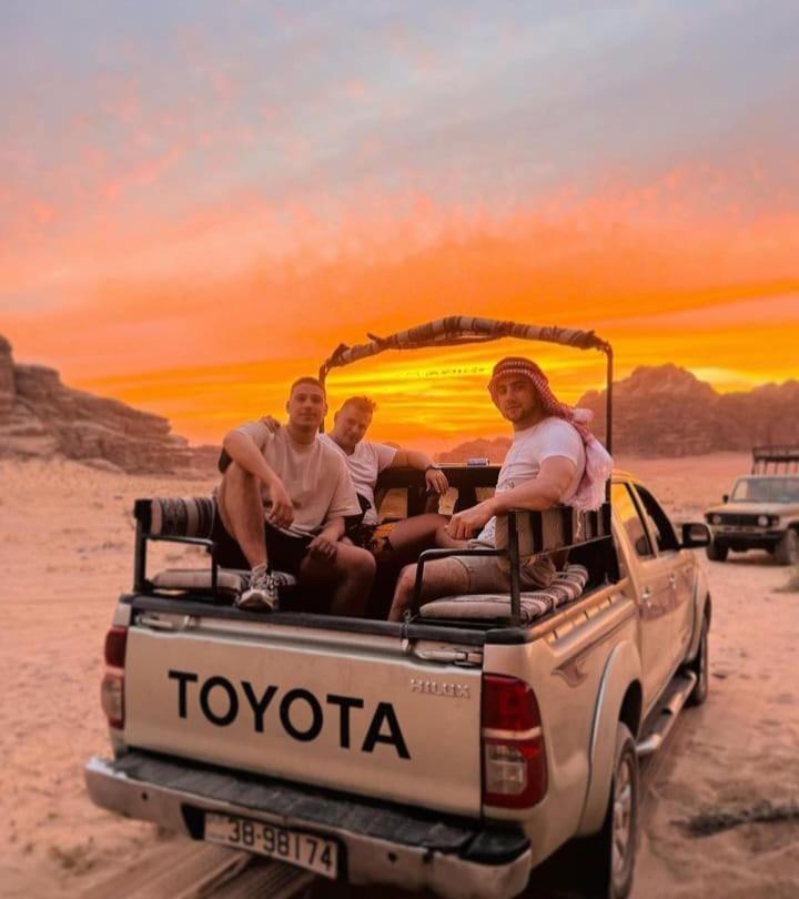 Saleem With Jeep Tour Lägenhet Wadi Rum Exteriör bild