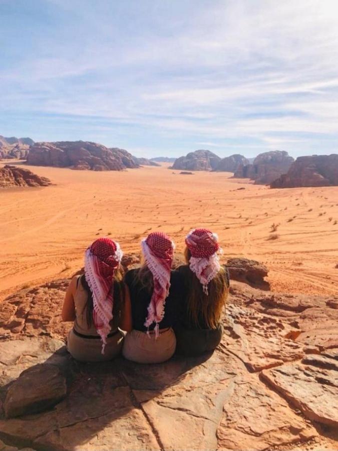 Saleem With Jeep Tour Lägenhet Wadi Rum Exteriör bild