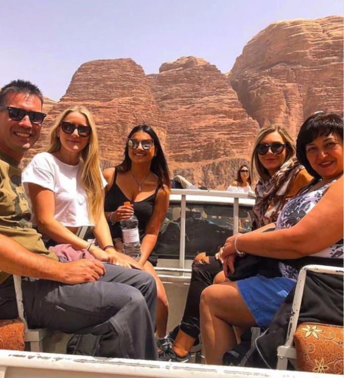 Saleem With Jeep Tour Lägenhet Wadi Rum Exteriör bild