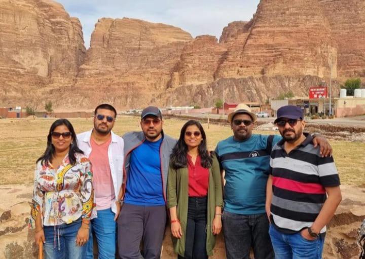 Saleem With Jeep Tour Lägenhet Wadi Rum Exteriör bild