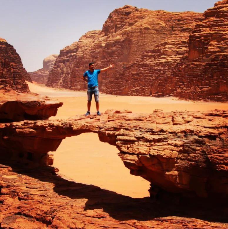 Saleem With Jeep Tour Lägenhet Wadi Rum Exteriör bild